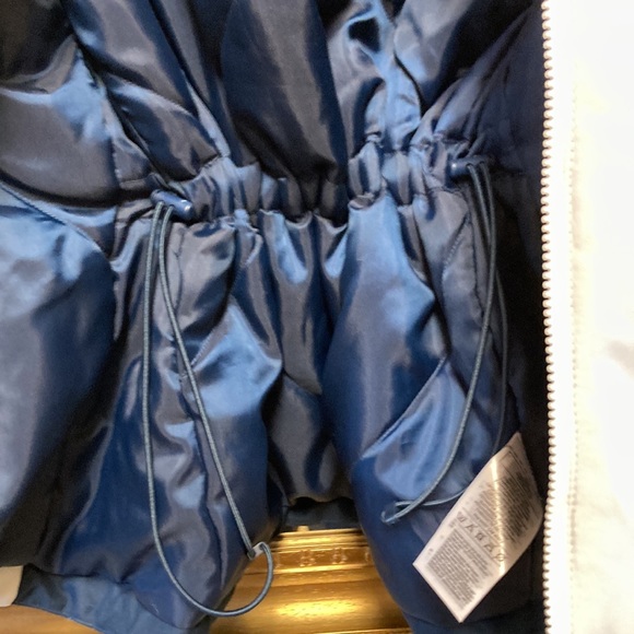 Adidas puffer jacket EUC - Picture 4 of 7